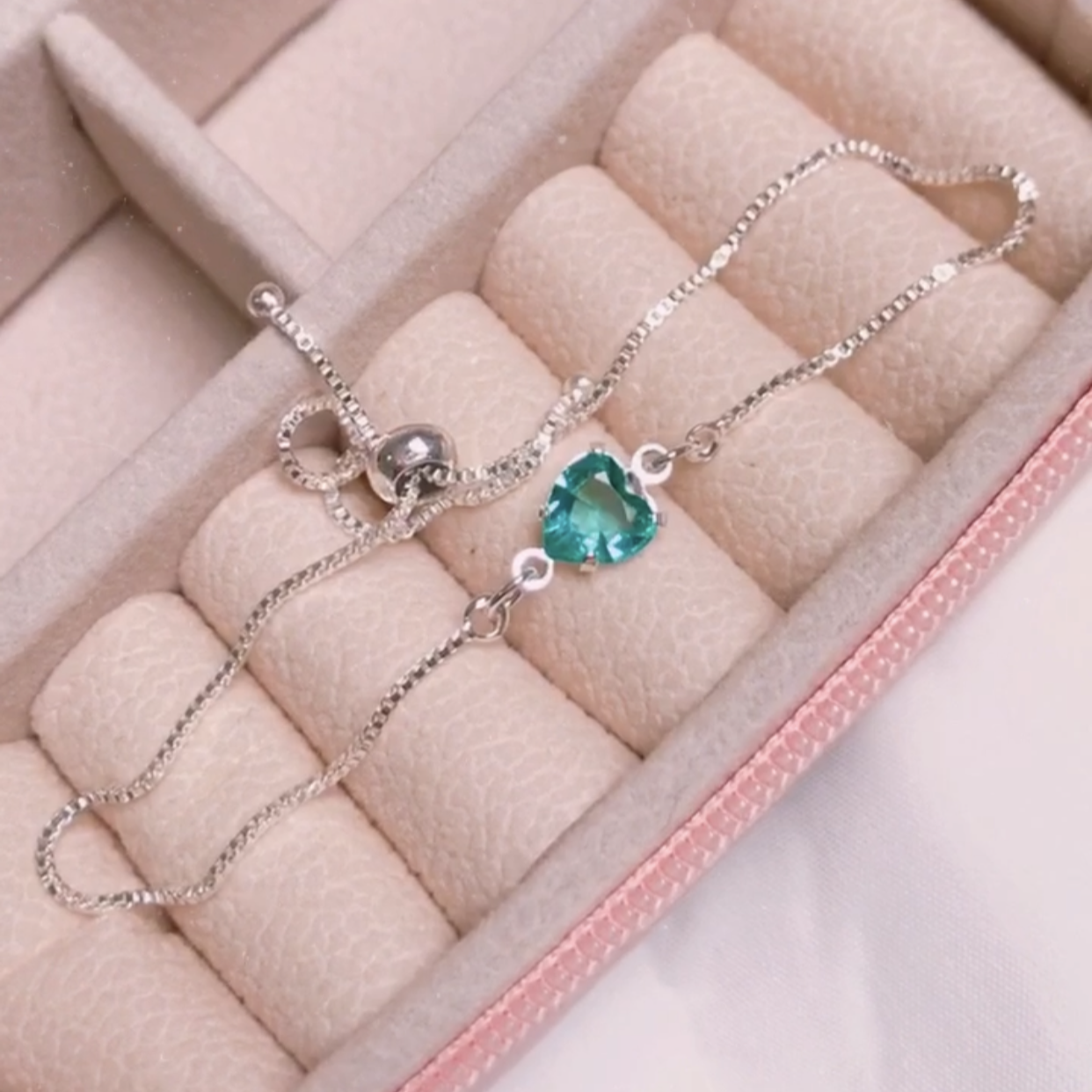 Pulseira Coração Esmeralda Banhada a Prata